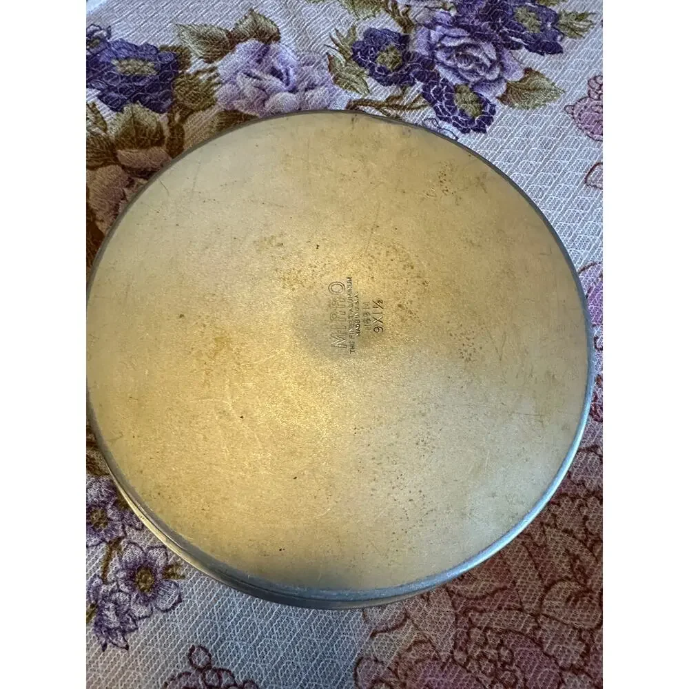 Vintage Myro Aluminum round Cake Pan 9 by 1 1/2 layer Baking Pan 1169M USA